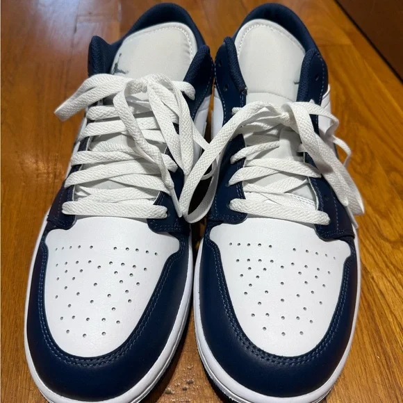 Nike Navy and White Sneakers - Picture 2 of 5